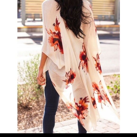 Cream Floral Kimono - Picture 6 of 7